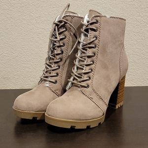Chunky Heel Lace Up Boot